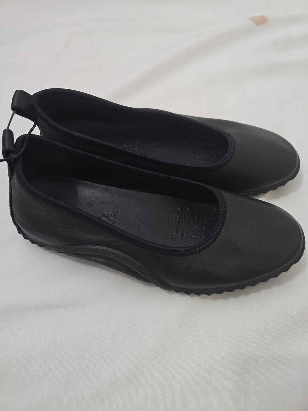Ecco Black Leather Slip-On Ballet Flats